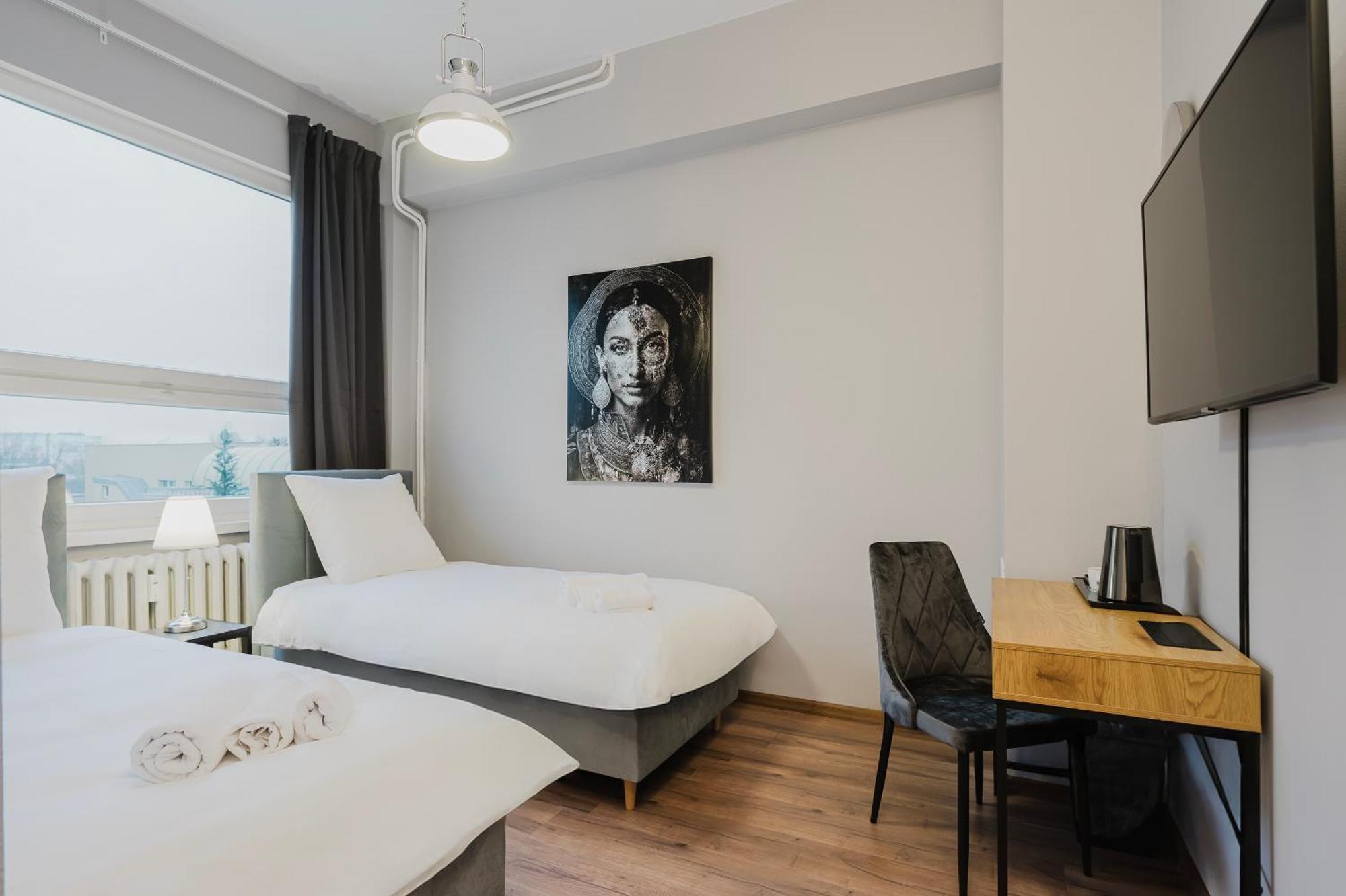Hala Hostel - Pokoje Na Wylacznosc Tuz Przy Dworcu กดิเนีย ภายนอก รูปภาพ