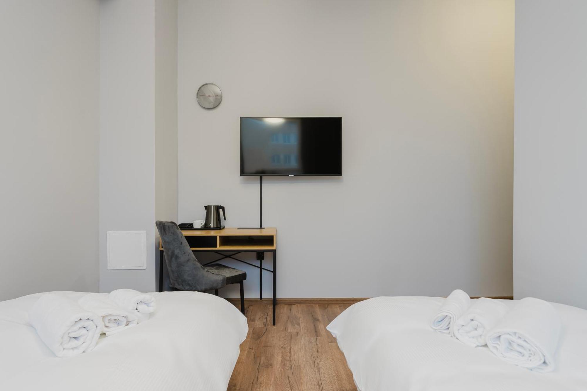 Hala Hostel - Pokoje Na Wylacznosc Tuz Przy Dworcu กดิเนีย ภายนอก รูปภาพ