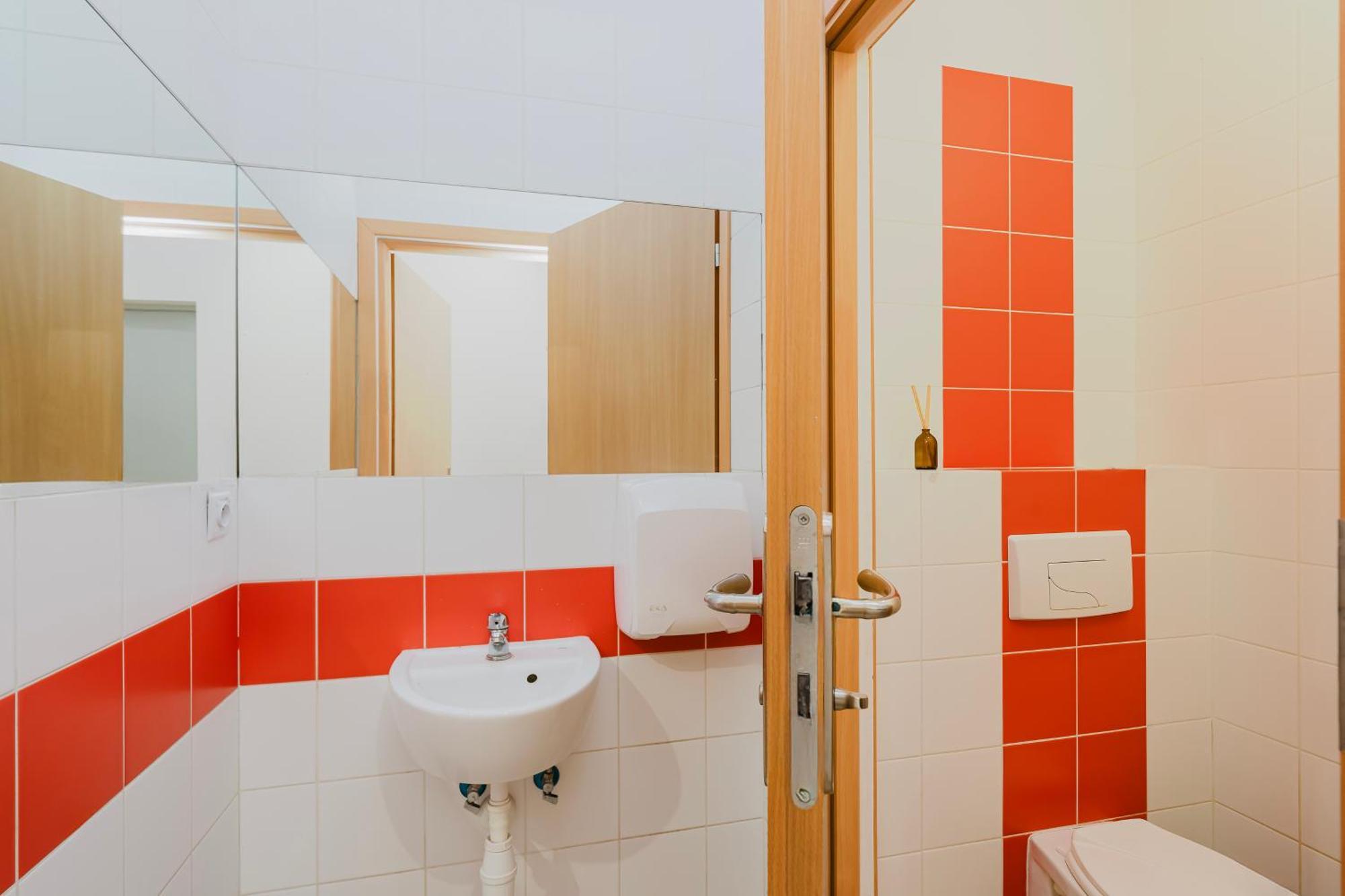 Hala Hostel - Pokoje Na Wylacznosc Tuz Przy Dworcu กดิเนีย ภายนอก รูปภาพ