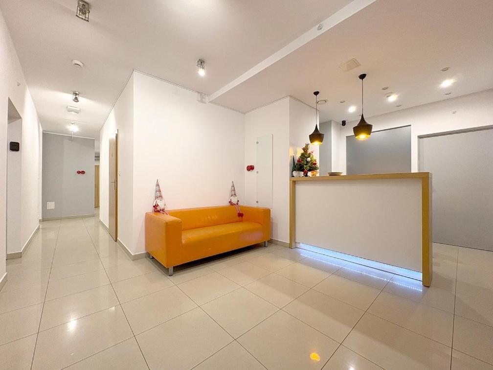 Hala Hostel - Pokoje Na Wylacznosc Tuz Przy Dworcu กดิเนีย ภายนอก รูปภาพ
