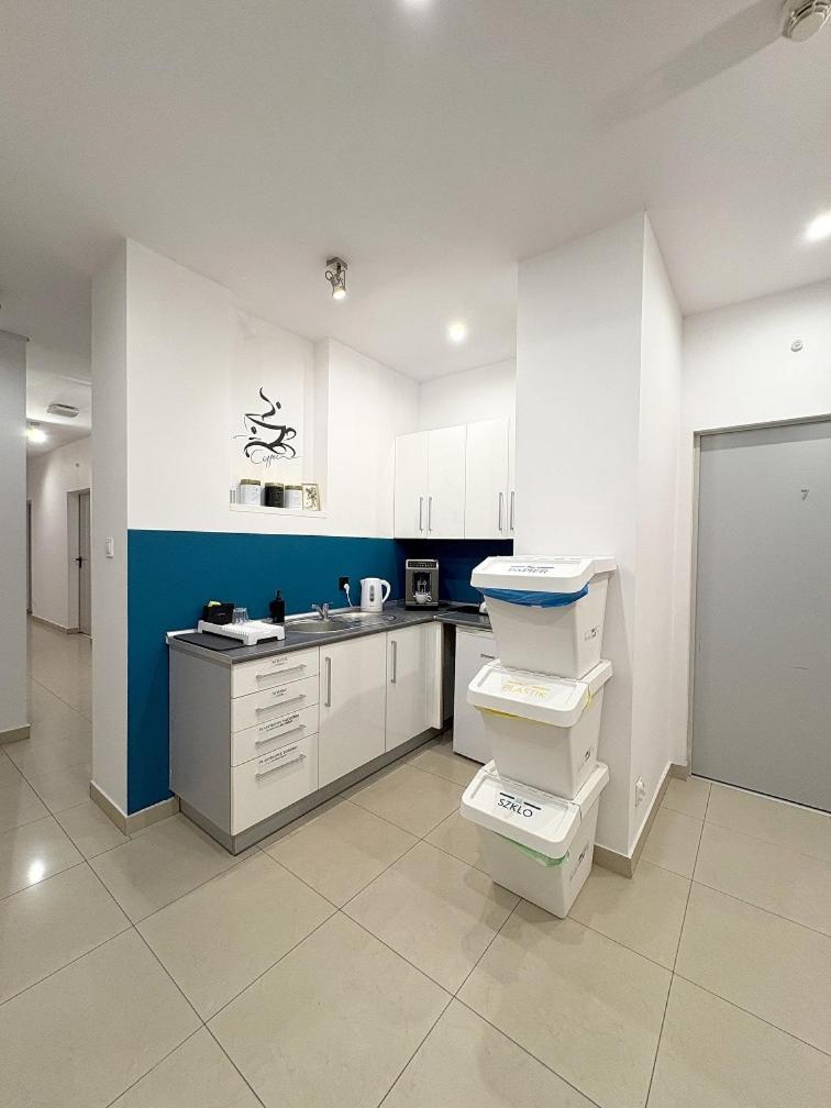 Hala Hostel - Pokoje Na Wylacznosc Tuz Przy Dworcu กดิเนีย ภายนอก รูปภาพ