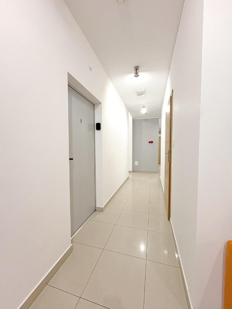 Hala Hostel - Pokoje Na Wylacznosc Tuz Przy Dworcu กดิเนีย ภายนอก รูปภาพ