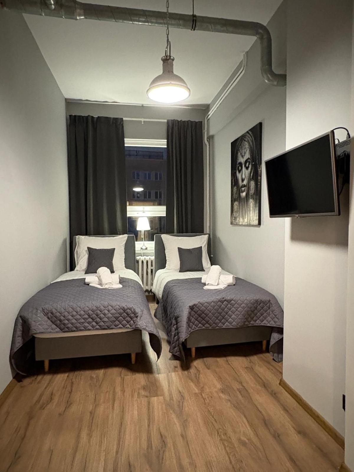 Hala Hostel - Pokoje Na Wylacznosc Tuz Przy Dworcu กดิเนีย ภายนอก รูปภาพ