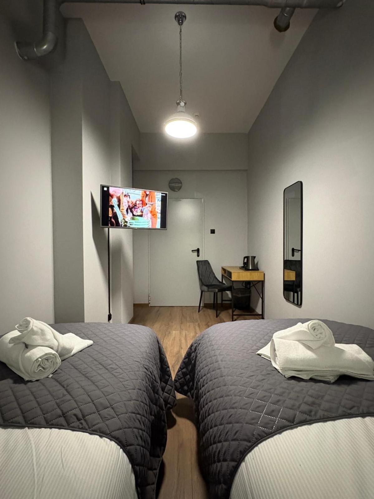 Hala Hostel - Pokoje Na Wylacznosc Tuz Przy Dworcu กดิเนีย ภายนอก รูปภาพ